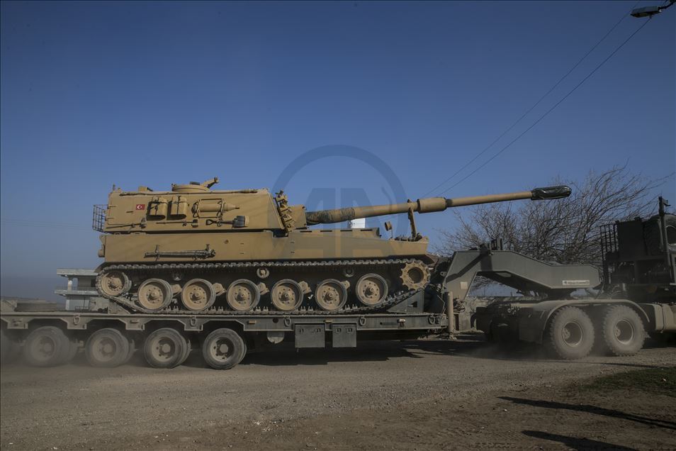 الجيش التركي يعزز نقاط مراقبته بإدلب بمدافع ودبابات
