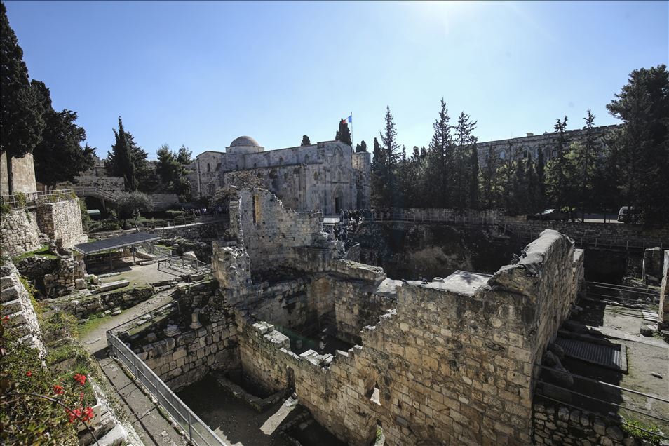 القدس..أبنية ترفرف عليها أعلام غربية تحكي قصصا تاريخية