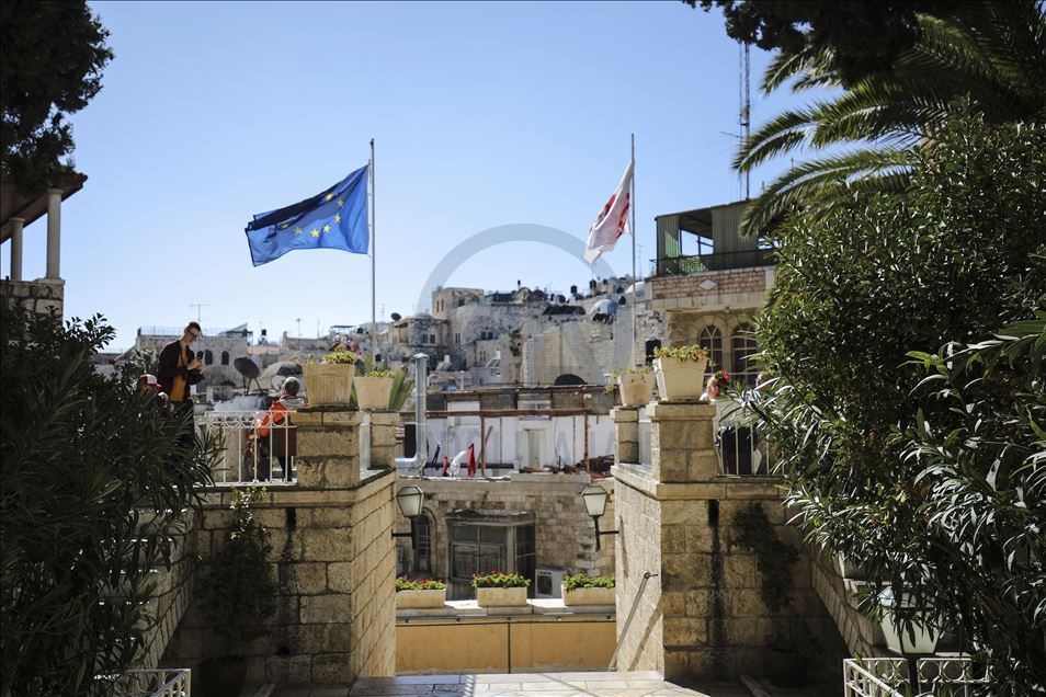 القدس..أبنية ترفرف عليها أعلام غربية تحكي قصصا تاريخية
