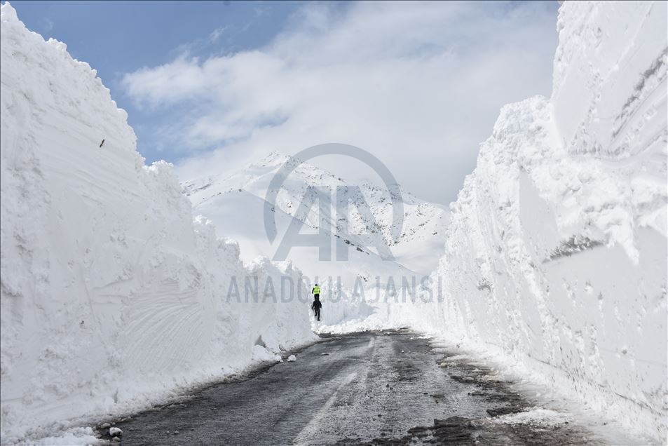 Hakkari-Şırnak kara yolu çığ nedeniyle kapandı