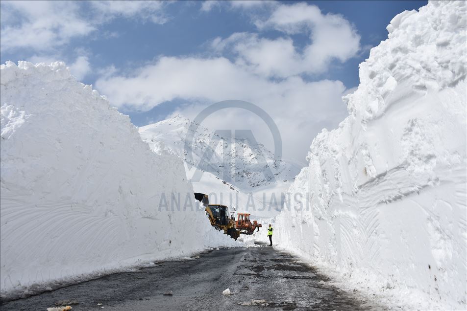Hakkari-Şırnak kara yolu çığ nedeniyle kapandı