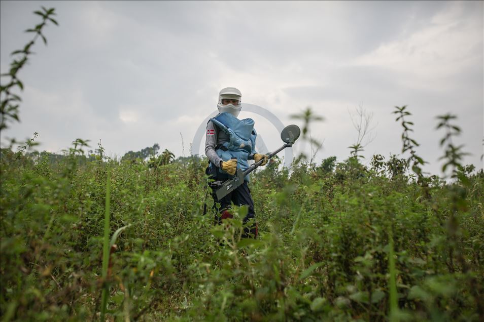 Women demining team in Colombia