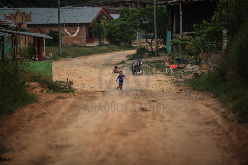 Women demining team in Colombia
