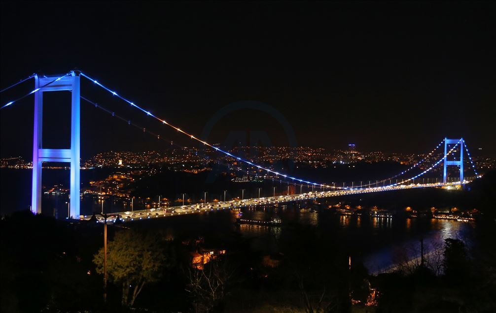 Dy urat e Stambollit dhe kulla në Ankara ndriçohen me ngyrat e flamurit të Kosovës