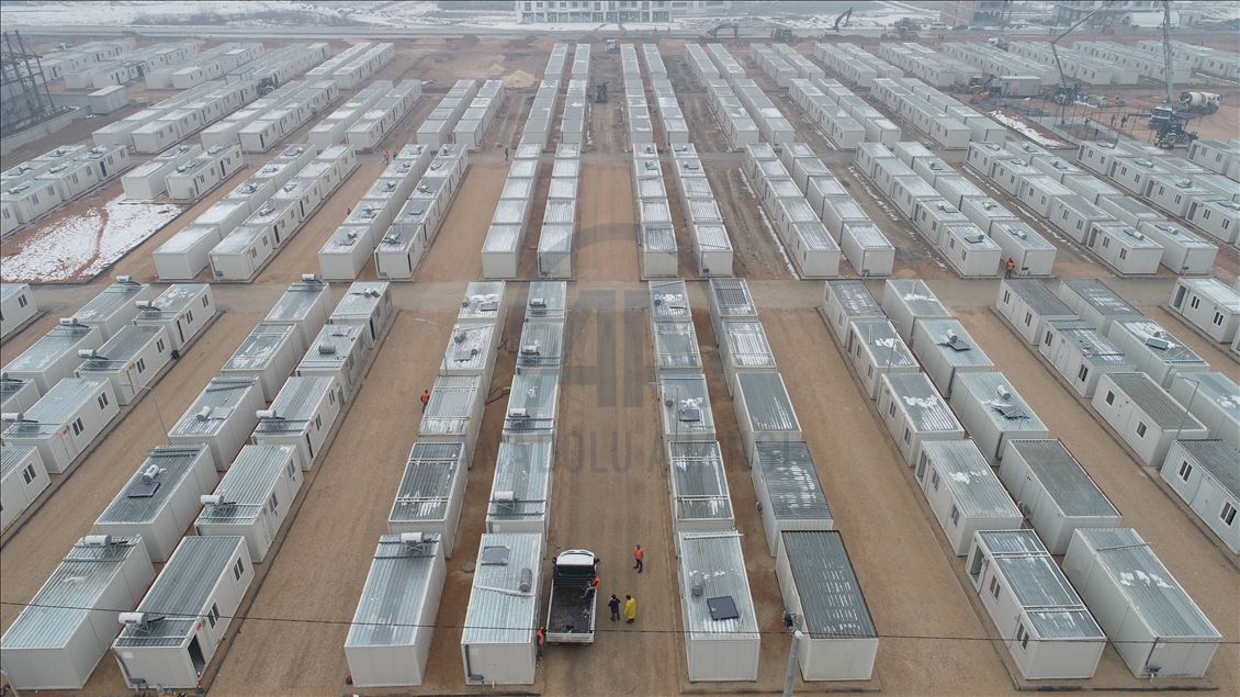 Elazığ'da konteyner kent kurulum çalışmaları sürüyor
