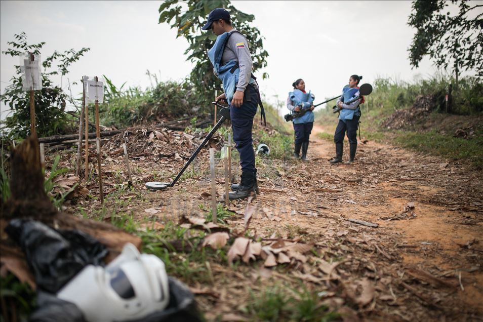 Women demining team in Colombia