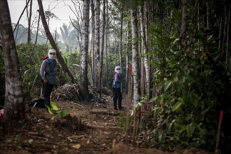 Women demining team in Colombia