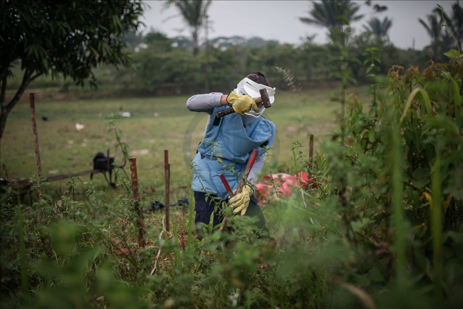 Women demining team in Colombia