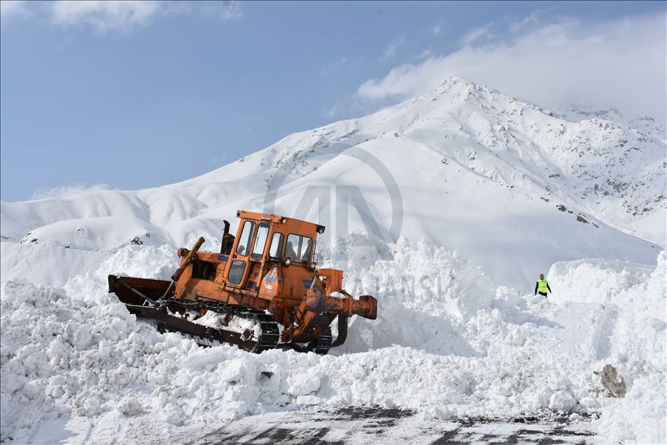 Hakkari-Şırnak kara yolu çığ nedeniyle kapandı