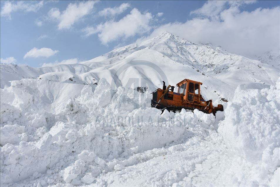 Hakkari-Şırnak kara yolu çığ nedeniyle kapandı