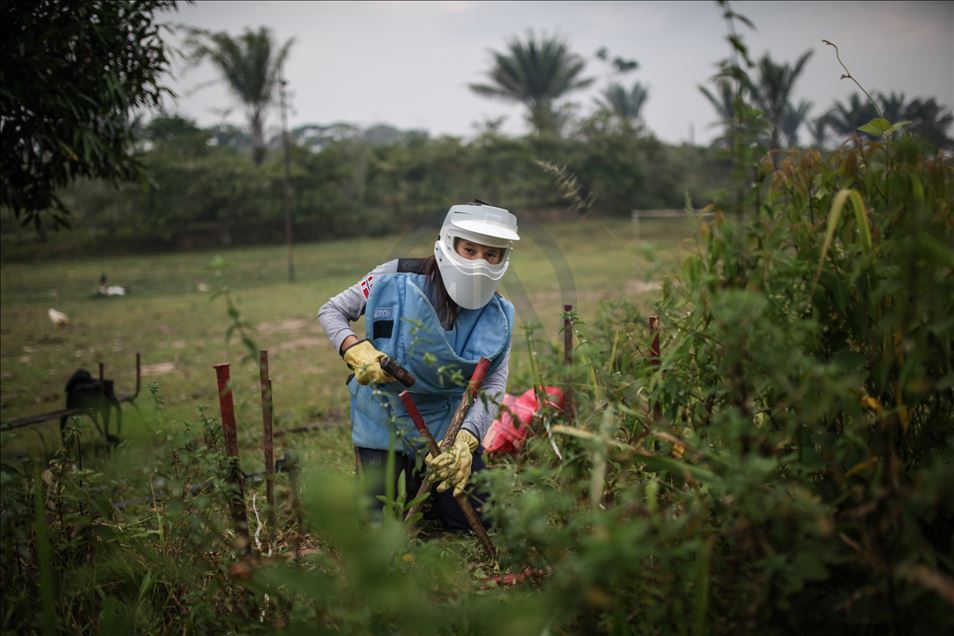 Women demining team in Colombia