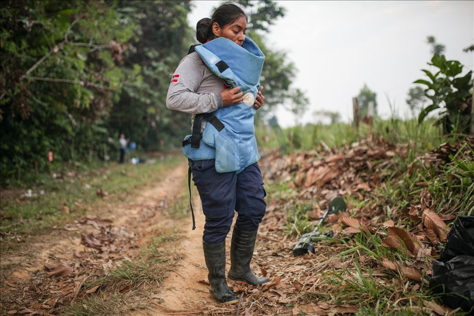 Women demining team in Colombia