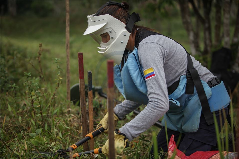 Women demining team in Colombia