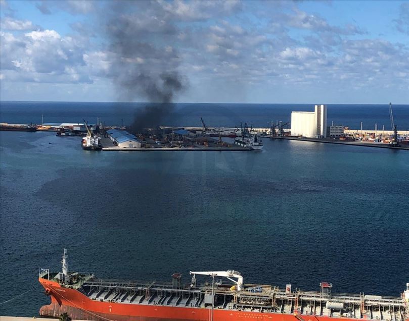 الحكومة الليبية: ميليشيات حفتر تستهدف ميناء طرابلس بقذائف
