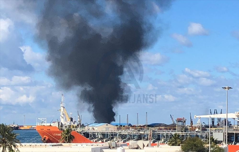 الحكومة الليبية: ميليشيات حفتر تستهدف ميناء طرابلس بقذائف
