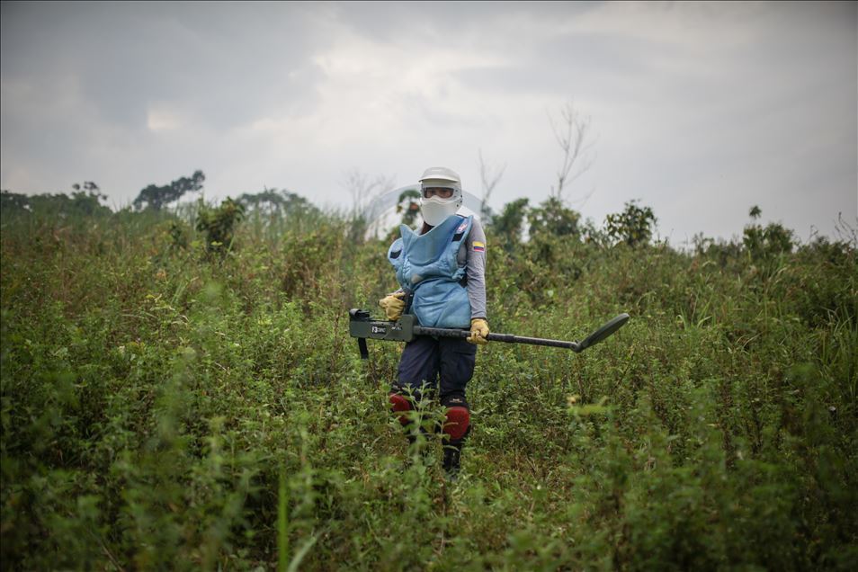 Women demining team in Colombia