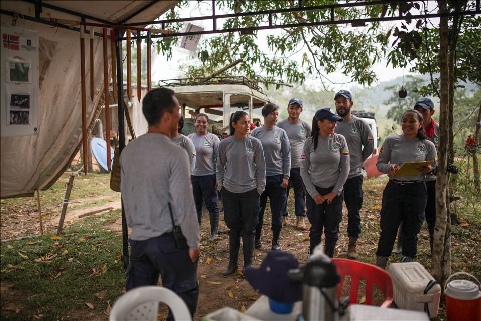 Women demining team in Colombia