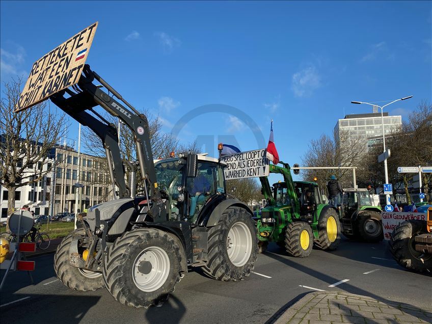 Hollanda'da çiftçiler hükümetin tarım politikasını protesto etti