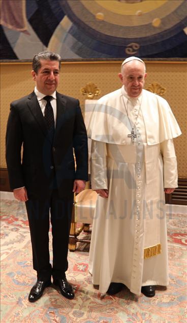 بارزاني يبحث مع بابا الفاتيكان أوضاع المسيحيين في العراق
