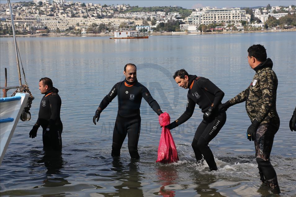 Bodrum'da deniz dibi ve kıyı temizliğinde 116 kilogram atık toplandı