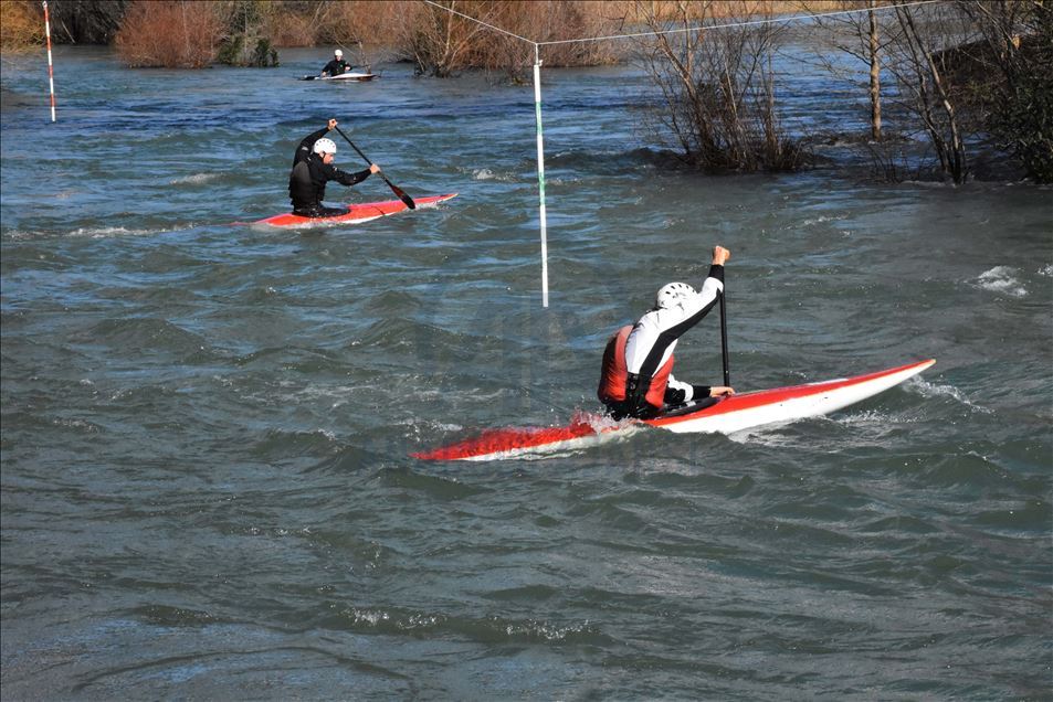 Kanocular olimpiyat kotası için kürek çekecek