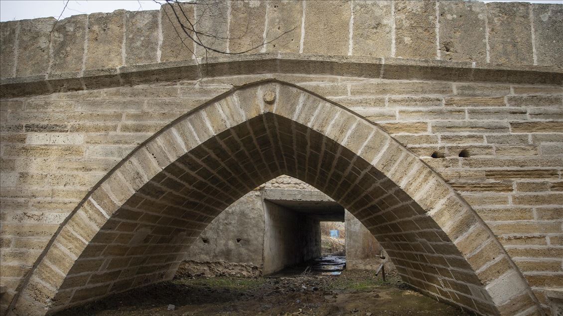 Kavşak içerisinde kalan tarihi köprü korunarak geleceğe aktarılıyor