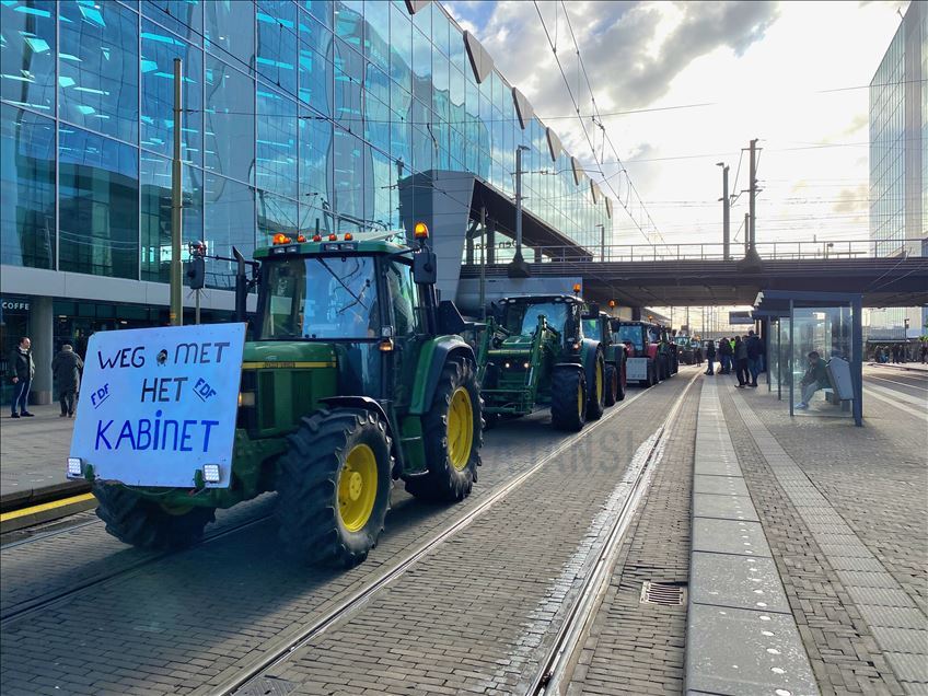 هولندا.. مزارعون يتظاهرون ضد سياسات الحكومة
