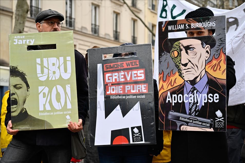 Fransa'da emeklilik reformu protesto edildi