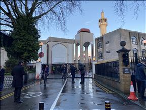 Londres : Le muezzin de la mosquée de Regent's Park a été poignardé au cou après l'appel à la prière
