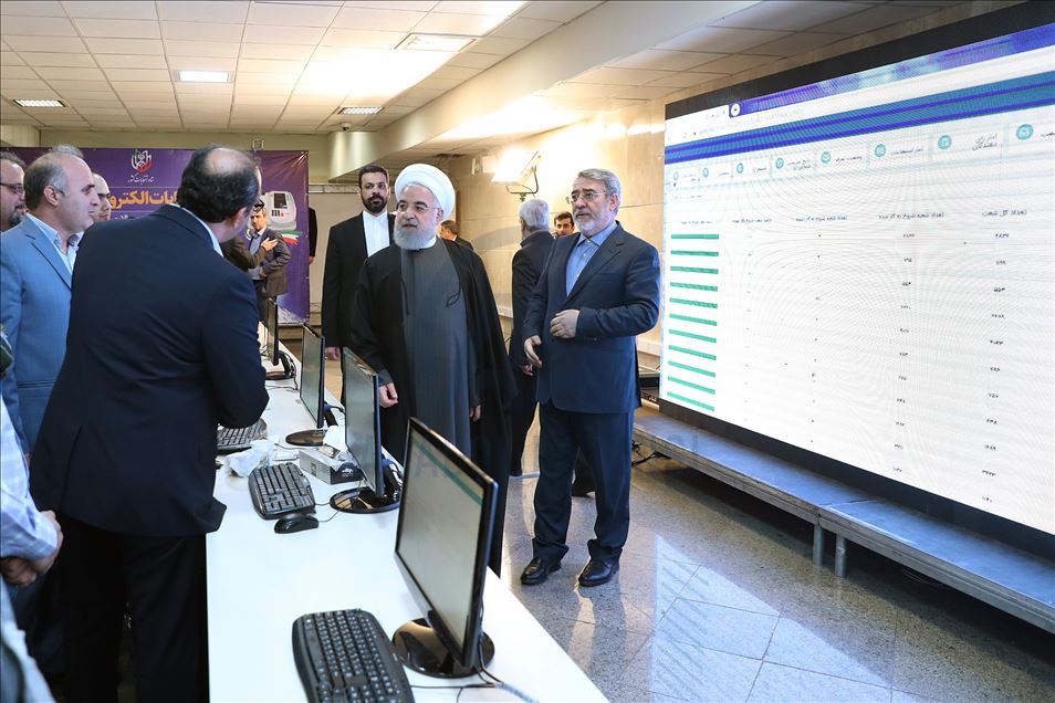 رئیس جمهور ایران رای خود را به صندوق انداخت
