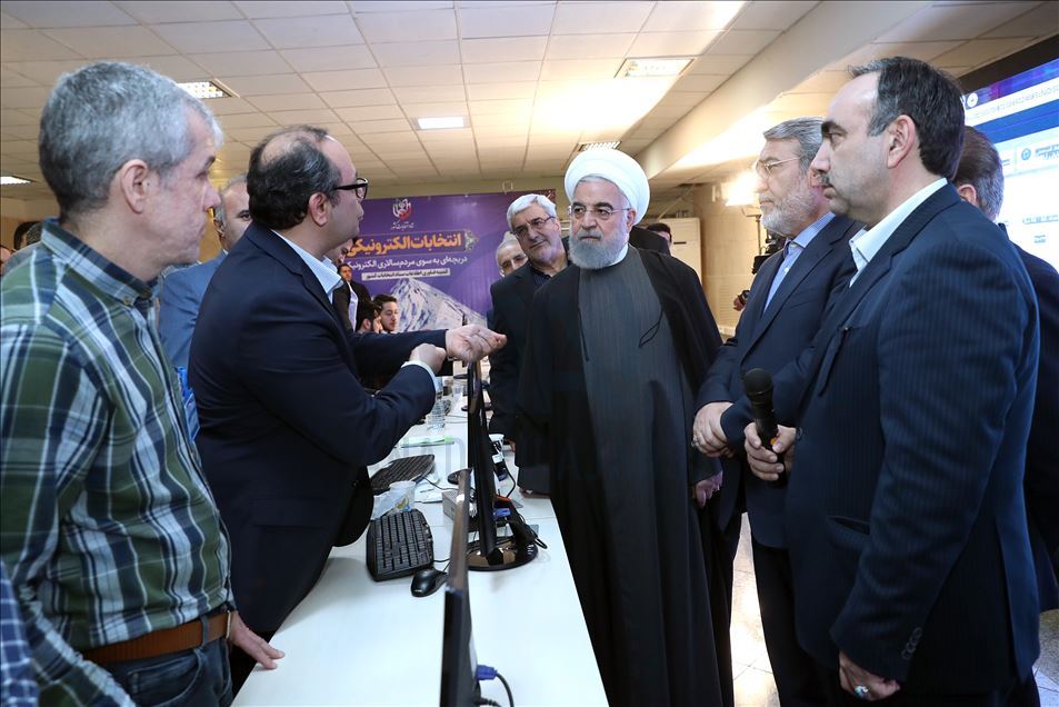 رئیس جمهور ایران رای خود را به صندوق انداخت