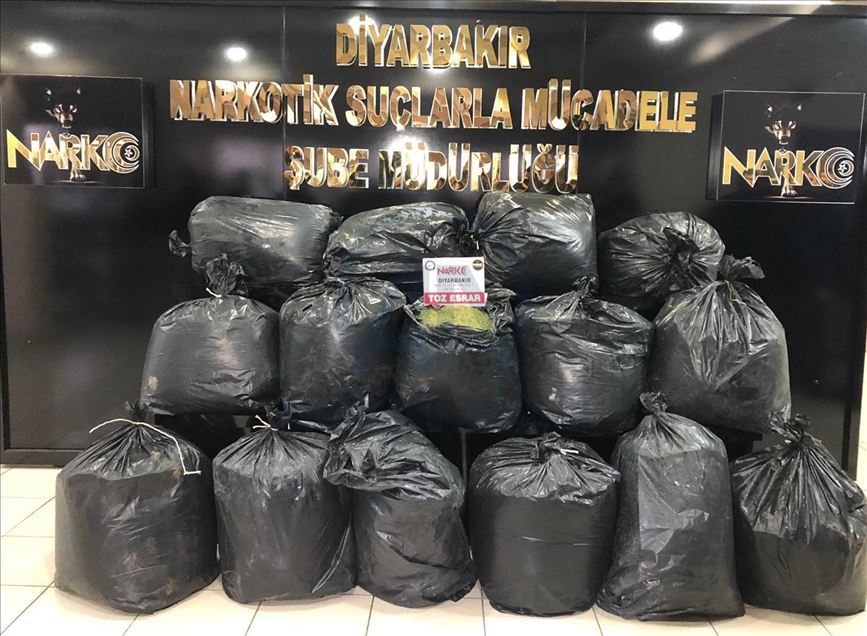 Diyarbakır'da 1 tonun 102 kilo esrar ele geçirilen operasyonlarda 93 kişi tutuklandı