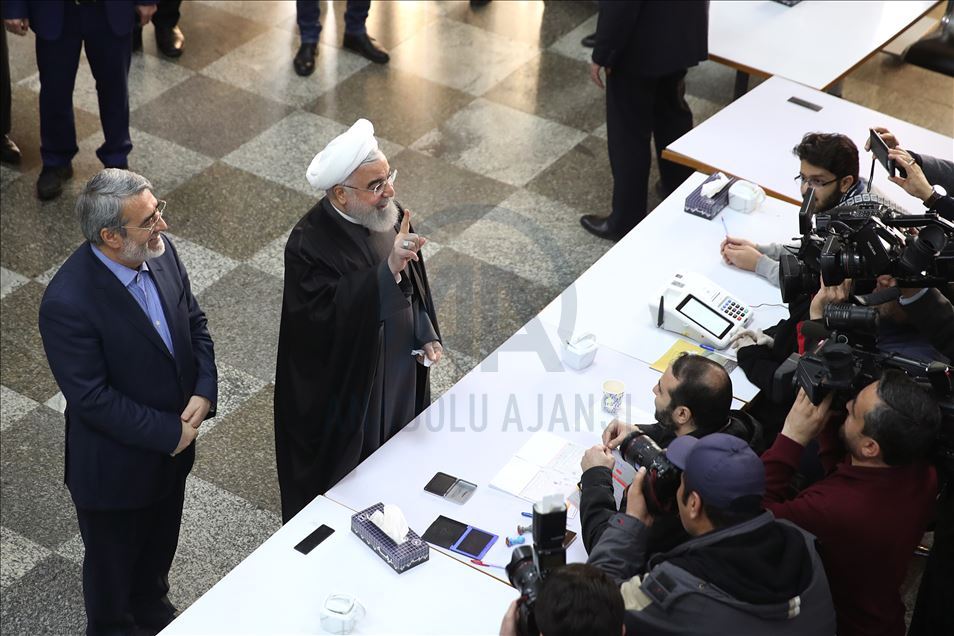 رئیس جمهور ایران رای خود را به صندوق انداخت