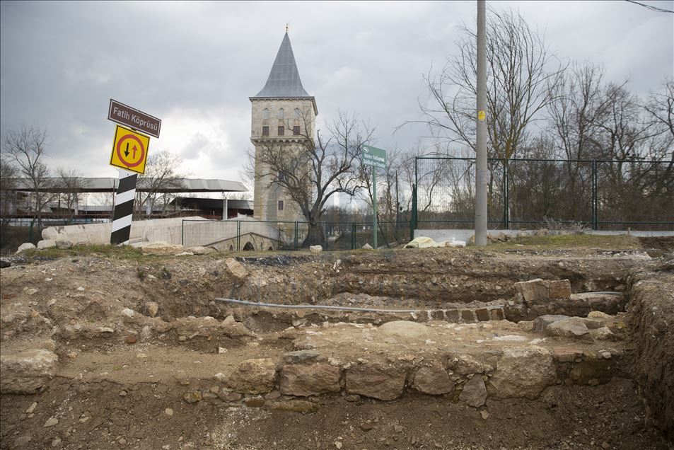 Edirne Yeni Sarayı'nın kapı duvarı gün yüzüne çıkarılıyor