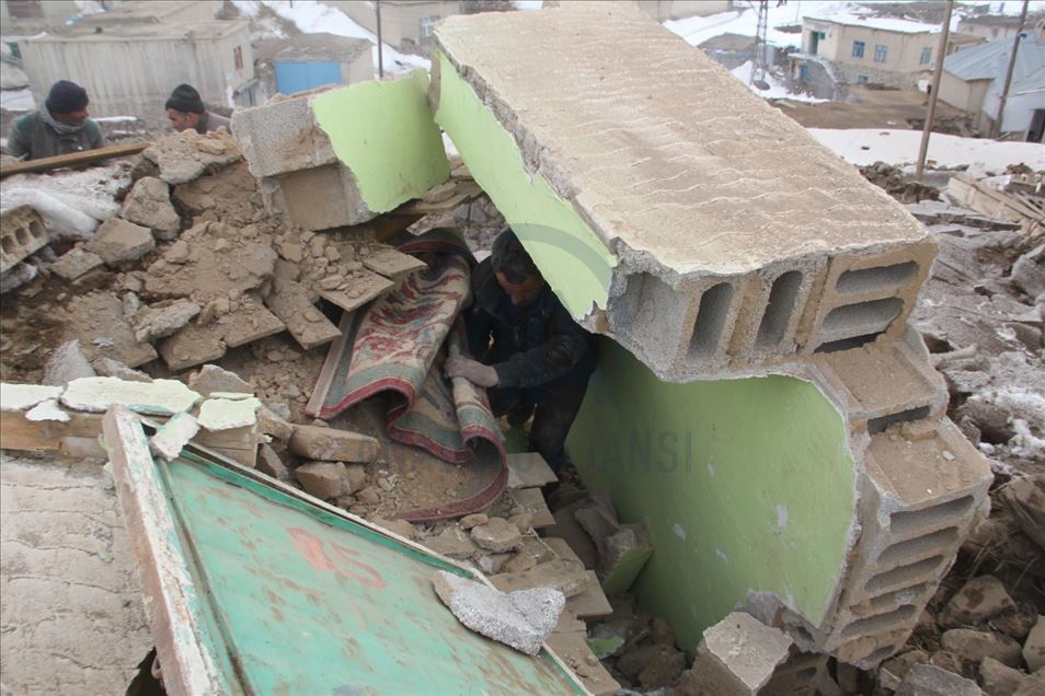 صويلو: مصرع 8 أتراك في "وان" عقب زلزال إيران