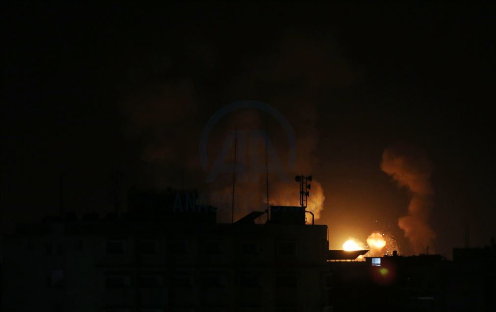 Airstrikes hit Gaza Strip
