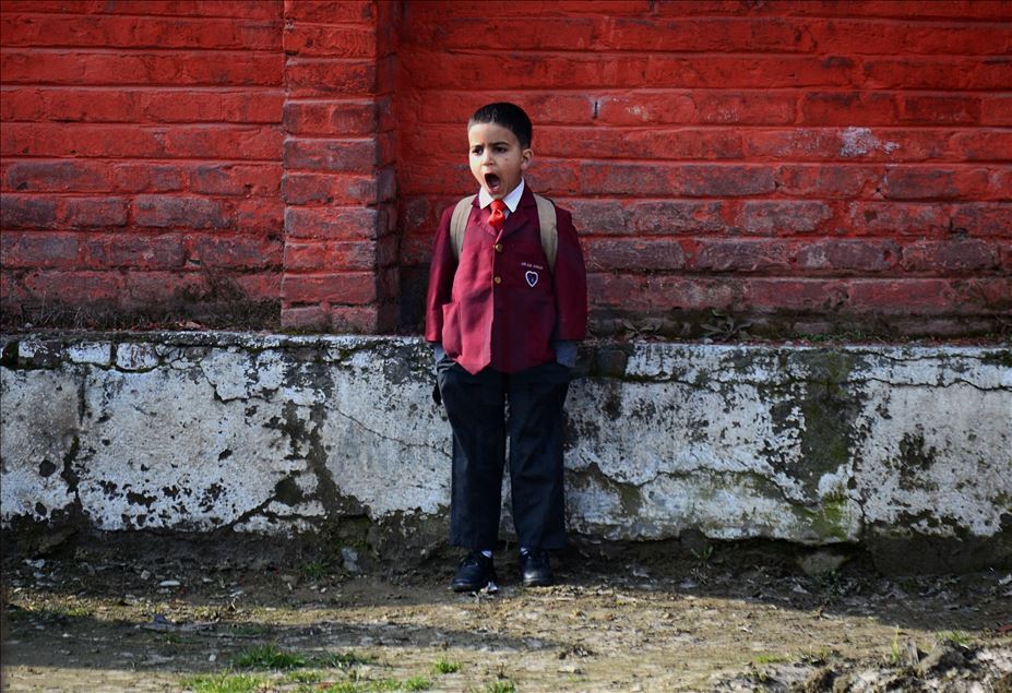 Sekolah dibuka kembali di seluruh Kashmir