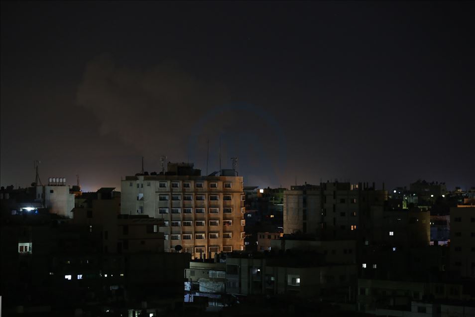 إصابة 4 فلسطينيين في الغارات الإسرائيلية على غزة