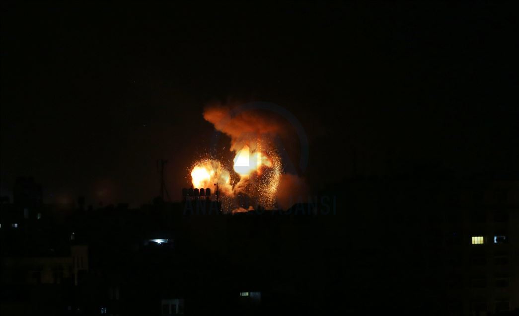 Airstrikes hit Gaza Strip