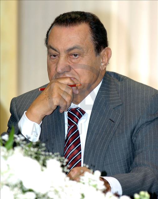 Mısır basını eski Cumhurbaşkanı Hüsnü Mübarek'in 92 yaşında öldüğünü duyurdu