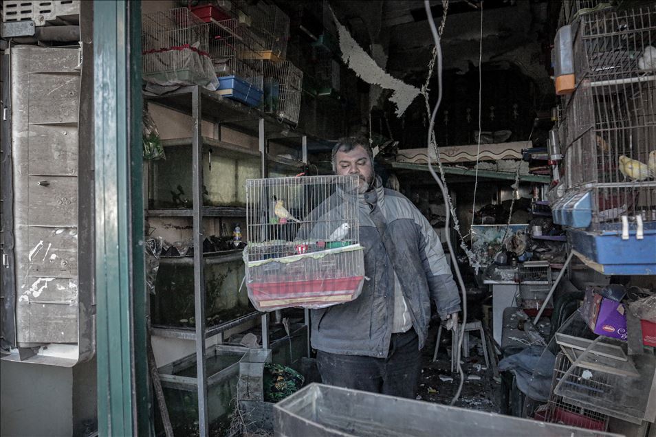 مقتل 4 مدنيين في قصف للنظام السوري بالقنابل العنقودية على إدلب