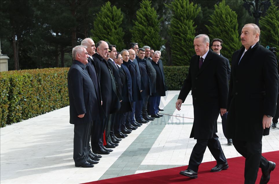 В Баку состоялась церемония встречи президента Турции
