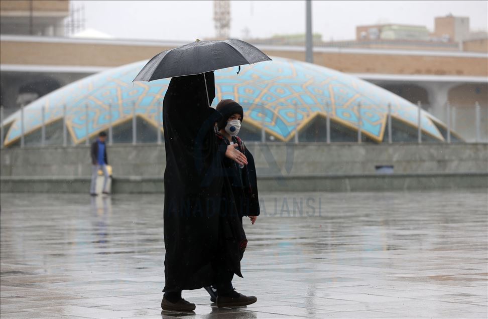 İran'ın Kum kentinde koronavirüs tedbirleri
