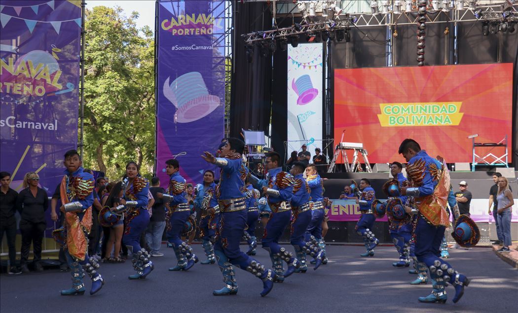 Buenos Aires'i şubat ayında karnavallar süsledi