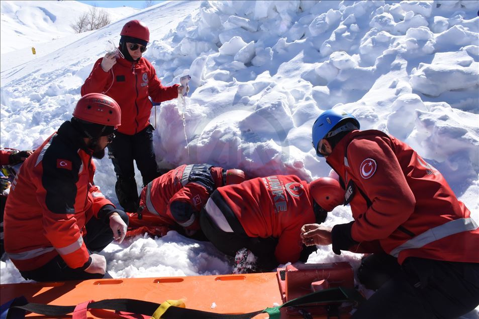Erciyes Kayak Merkezi'nde çığ tatbikatı yapıldı