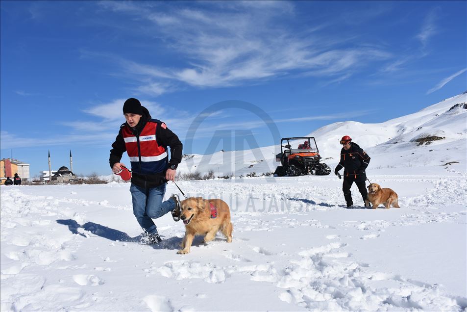 Erciyes Kayak Merkezi'nde çığ tatbikatı yapıldı