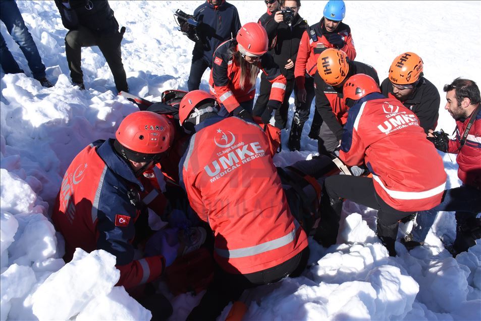 Erciyes Kayak Merkezi'nde çığ tatbikatı yapıldı