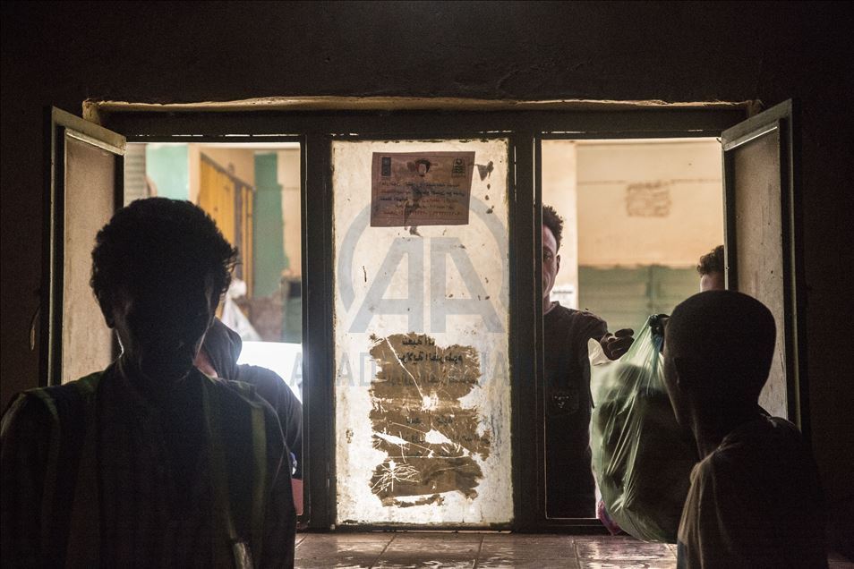 في السودان.. "حراس الثورة" يحرسون الدقيق والوقود