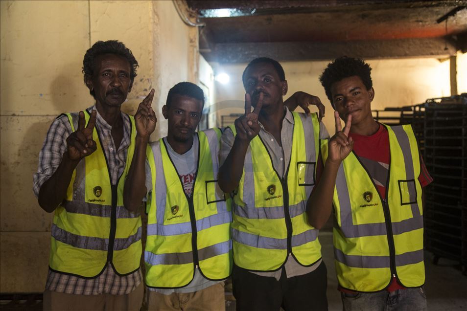 في السودان.. "حراس الثورة" يحرسون الدقيق والوقود