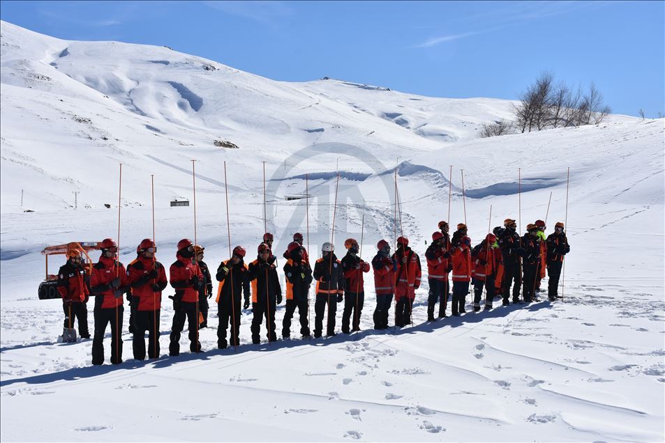 Erciyes Kayak Merkezi'nde çığ tatbikatı yapıldı